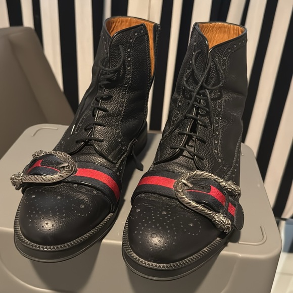 GUCCI, Black leather boots with side zipper, buckle on top Gucci dragon, size 9 - Picture 4 of 6